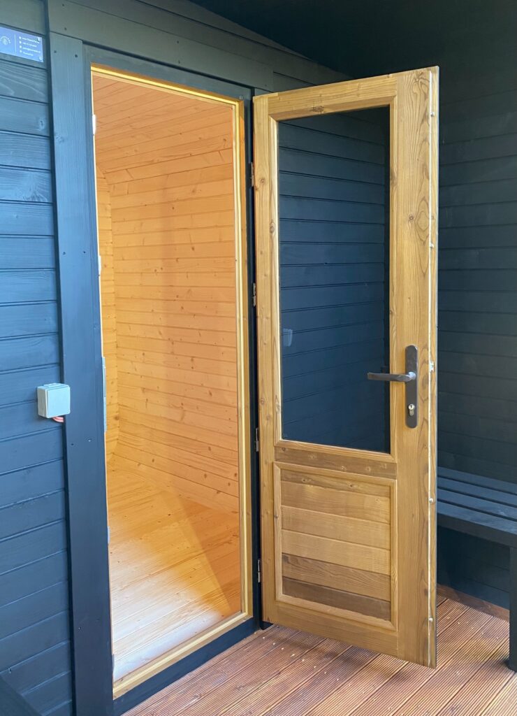 3M_Cube_Black00102_clipped_rev_1